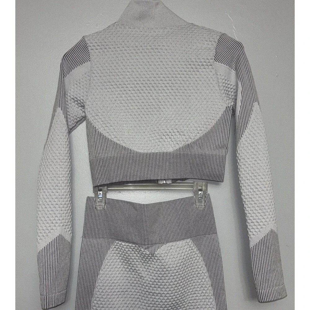 Daisy . Gray Women’s Active Wear Legging set Size Small.